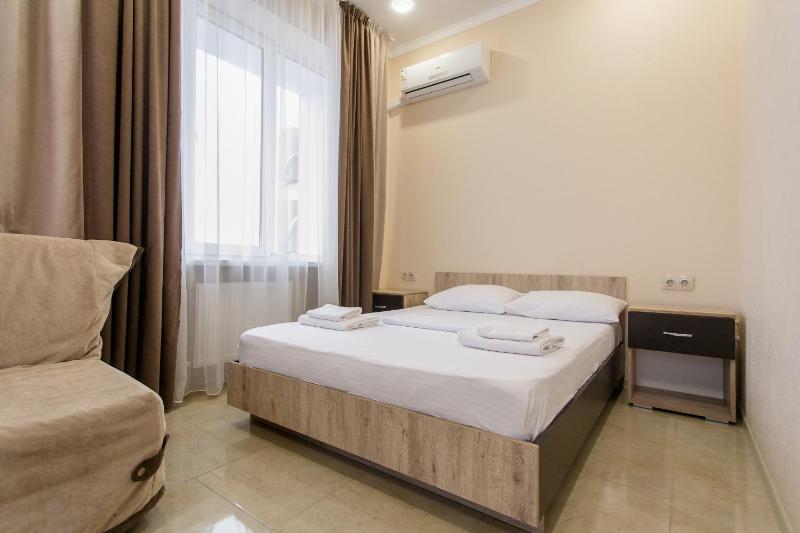 Family Room with Shower image 1