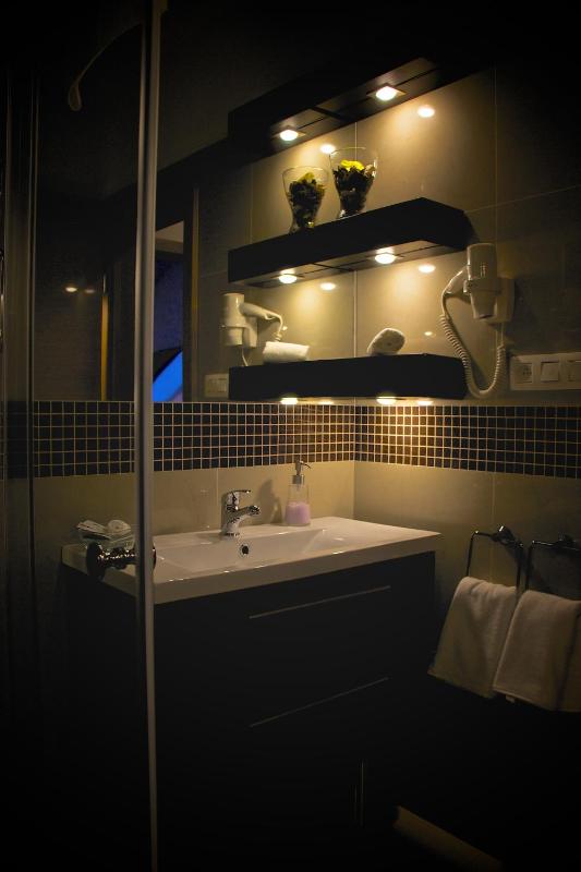 Standard Double Room image 2