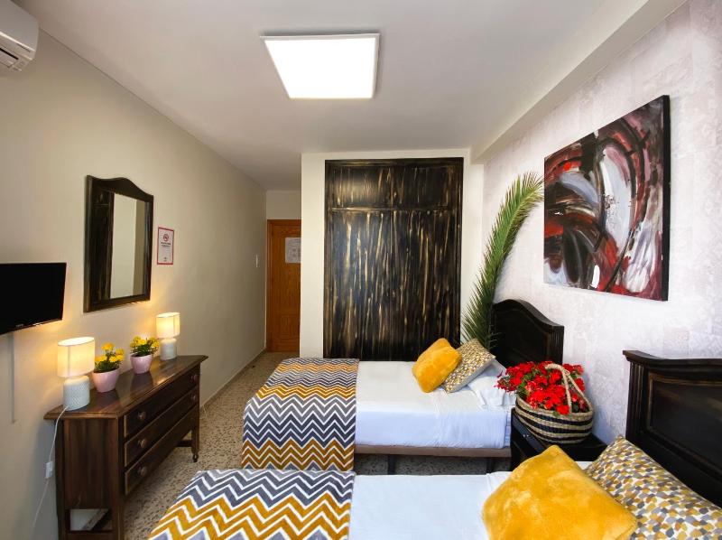 Twin Room image 4
