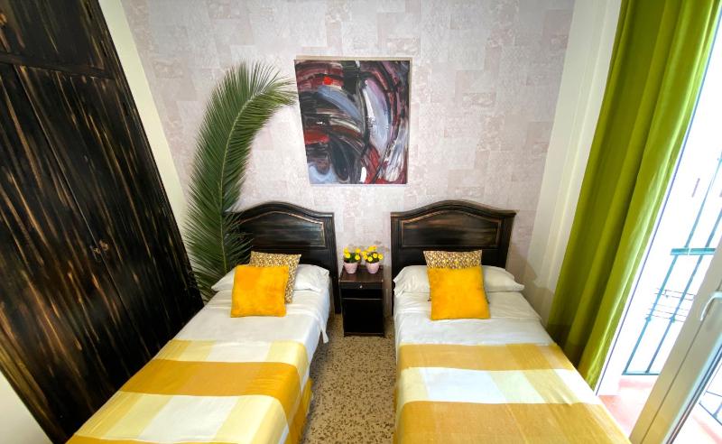 Twin Room image 3