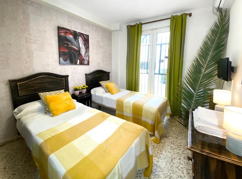 Twin Room image 2