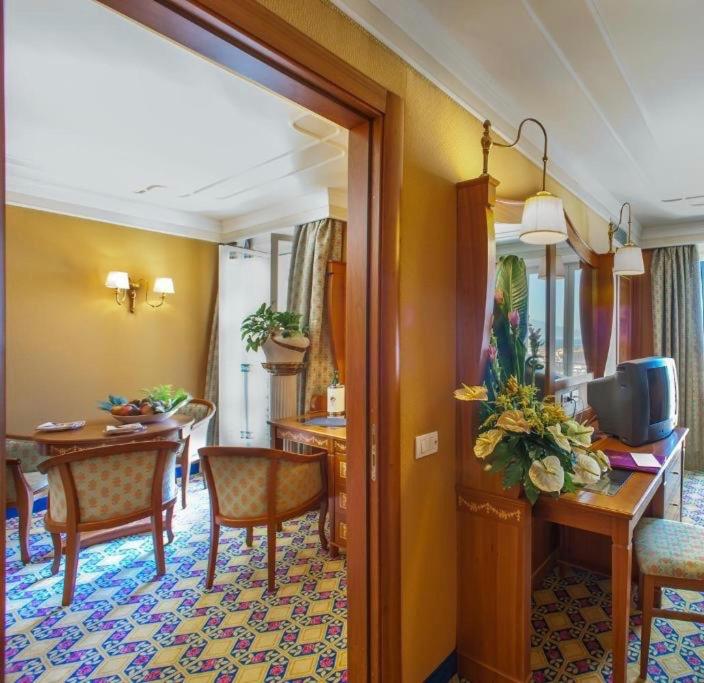 Suite with Mountain View image 4