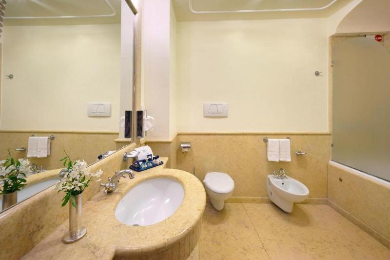 Double or Twin Room image 4