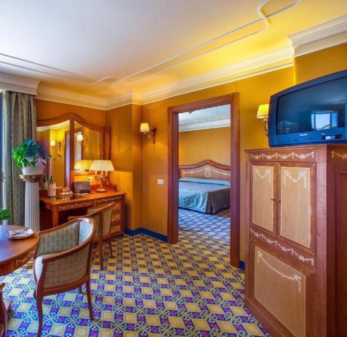 Suite with Mountain View image 1