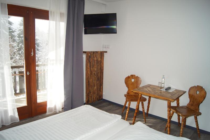 Double Room with Mountain View image 2