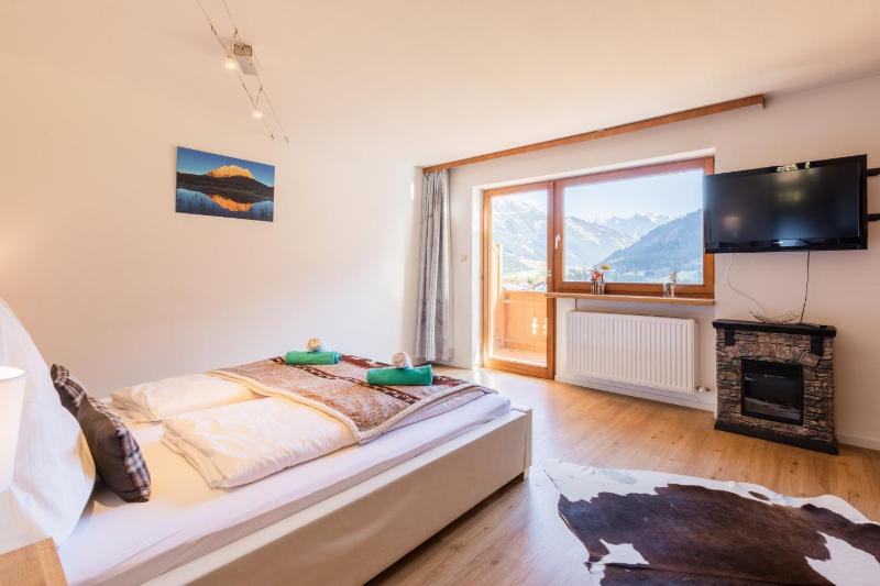 One-Bedroom Apartment image 3