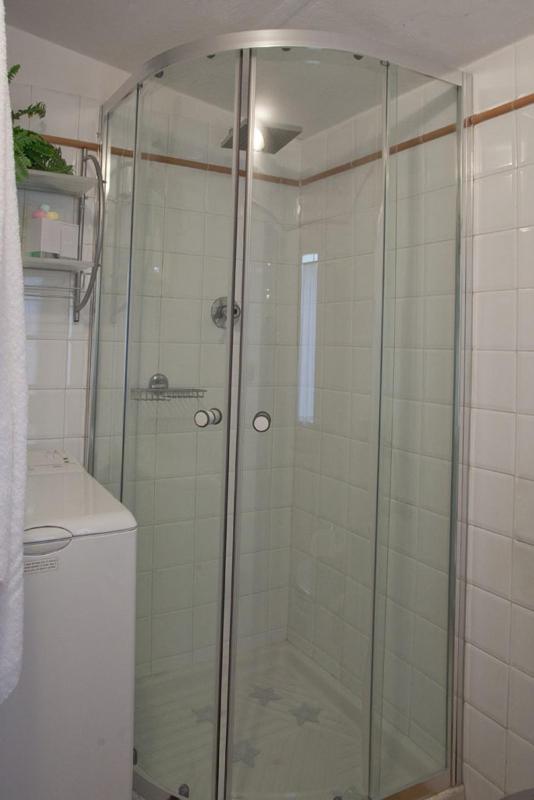 One-Bedroom Apartment image 2
