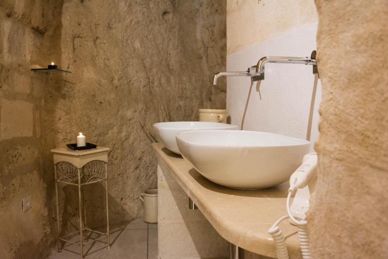 Suite with Spa Bath image 3