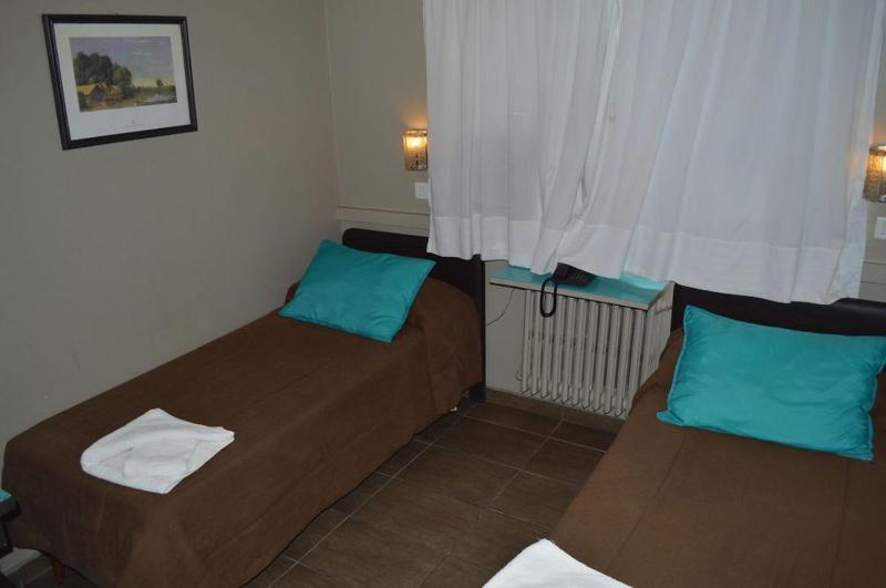 Double Room image 2