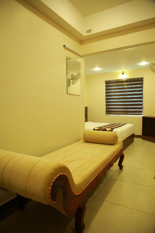 KALATHIL TOURIST HOME - image 1