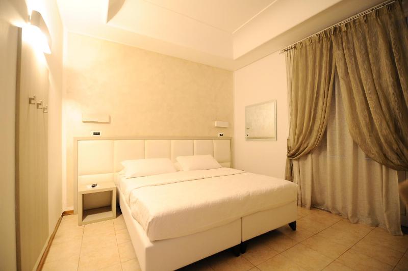 Double or Twin Room with Balcony image 2