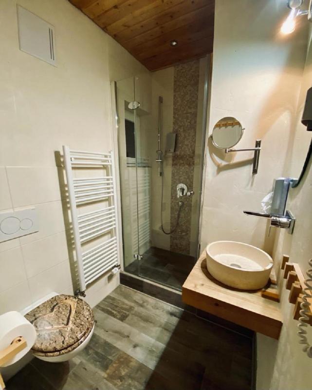 One-Bedroom Apartment image 1