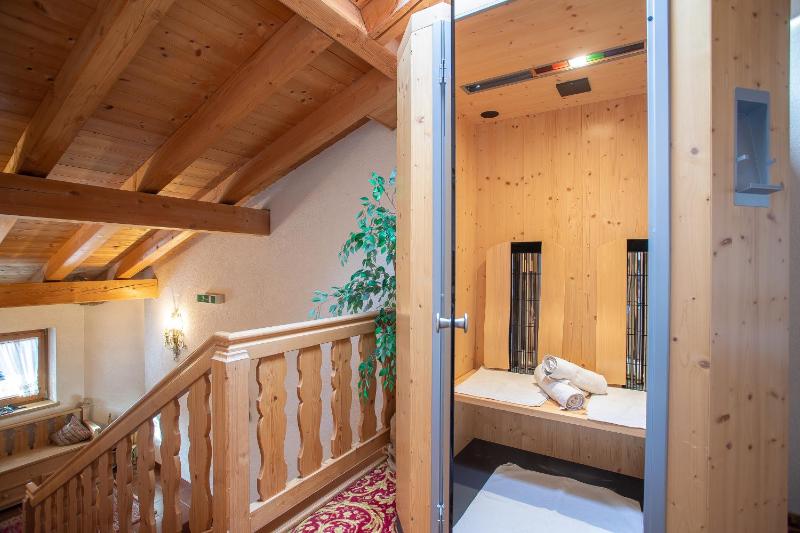 Double Room with Balcony image 3