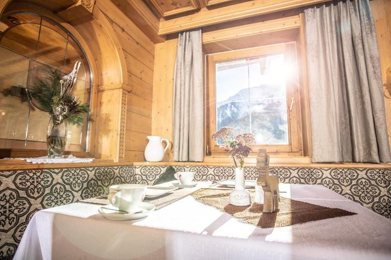 Double Room with Balcony image 3