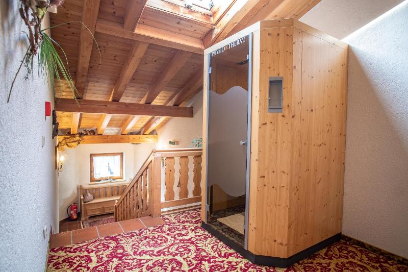 Double Room with Balcony image 2