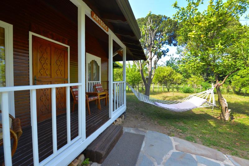 Bungalow with Garden View image 3