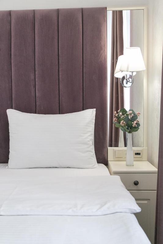 Large Double Room image 1