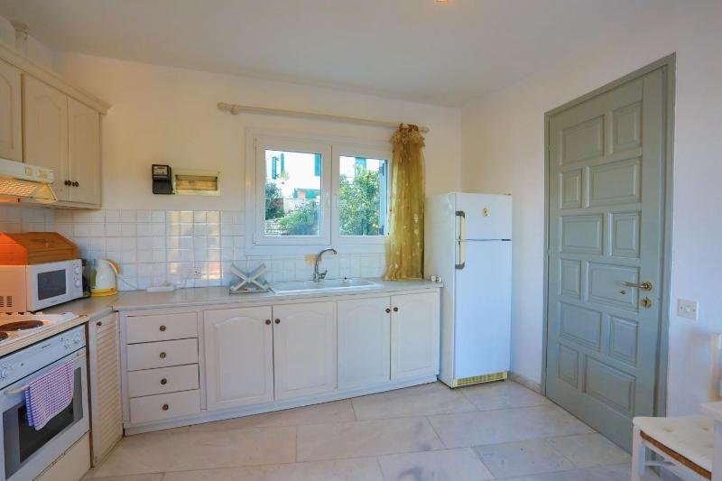 One-Bedroom Apartment image 4