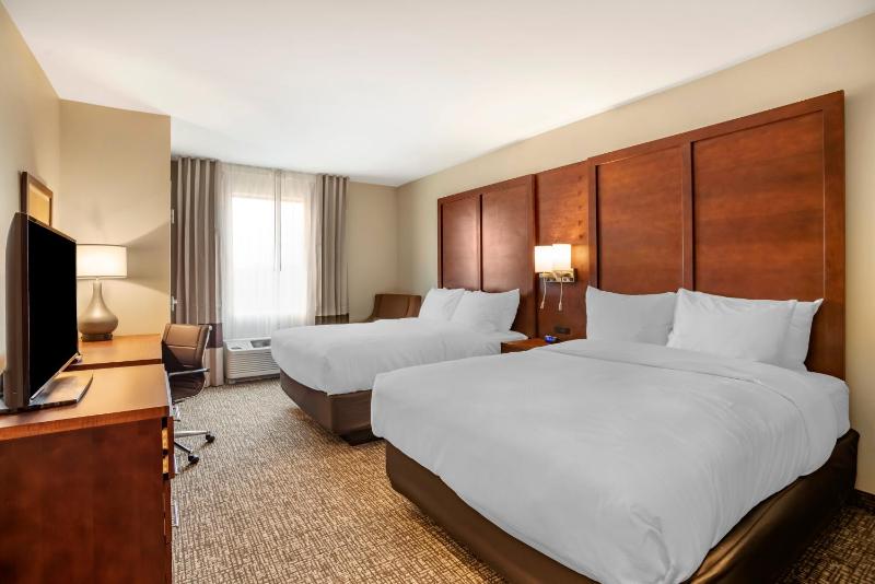 Queen Room with Two Queen Beds - Accessible/Non-Smoking  image 3