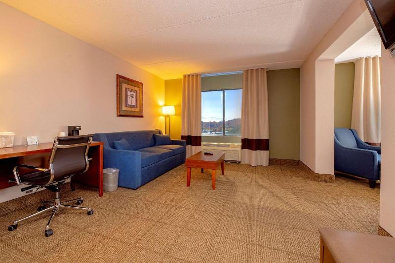 King Suite - Non-Smoking image 3