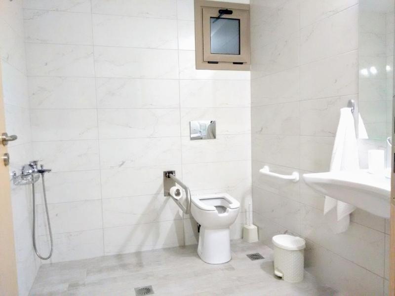 One-Bedroom Apartment image 2
