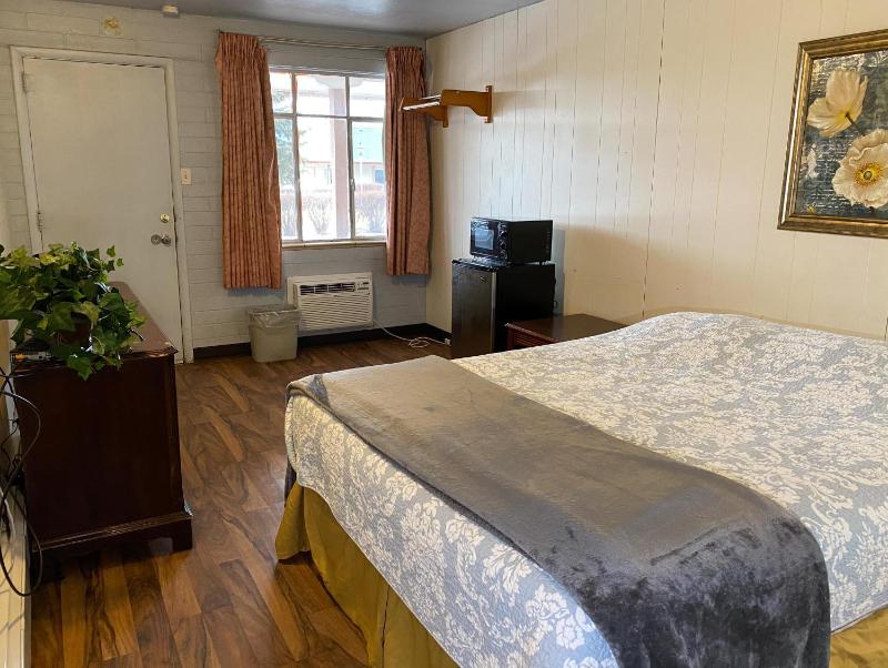 Queen Room image 2