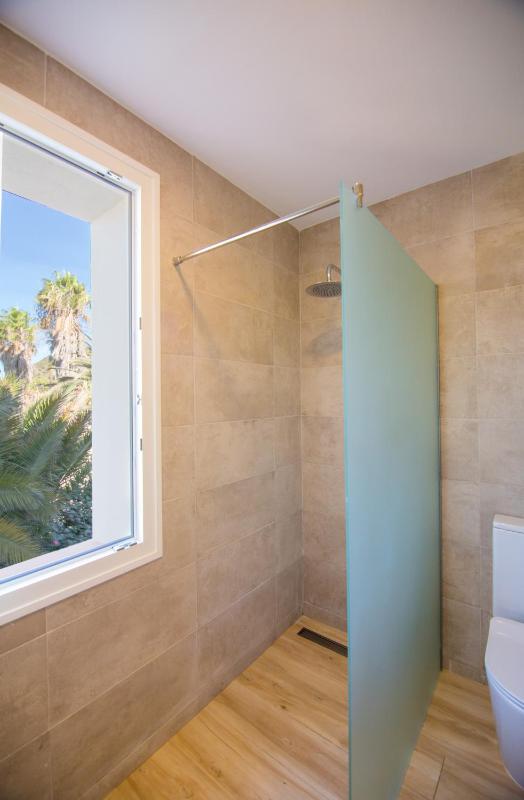 Double Room with Sea View image 4