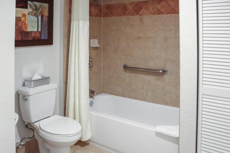 Two-Bedroom Suite - Hearing Access image 4