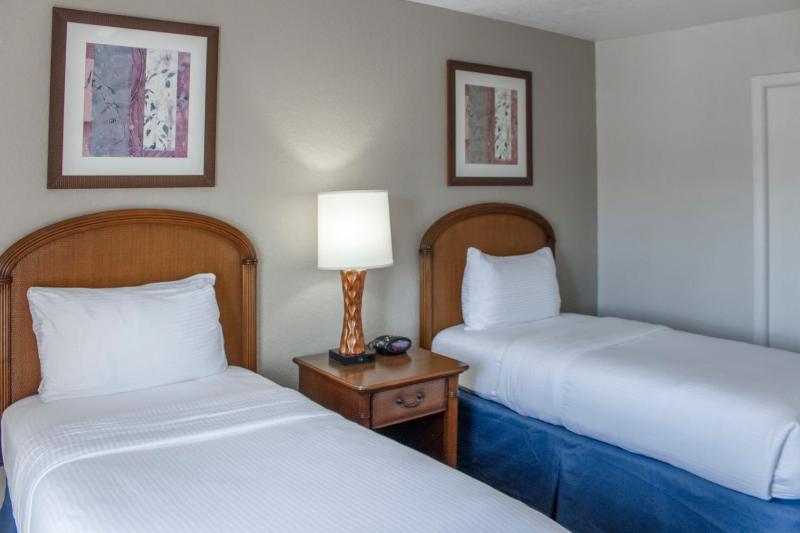 Two-Bedroom Suite with King and Twin Beds image 4