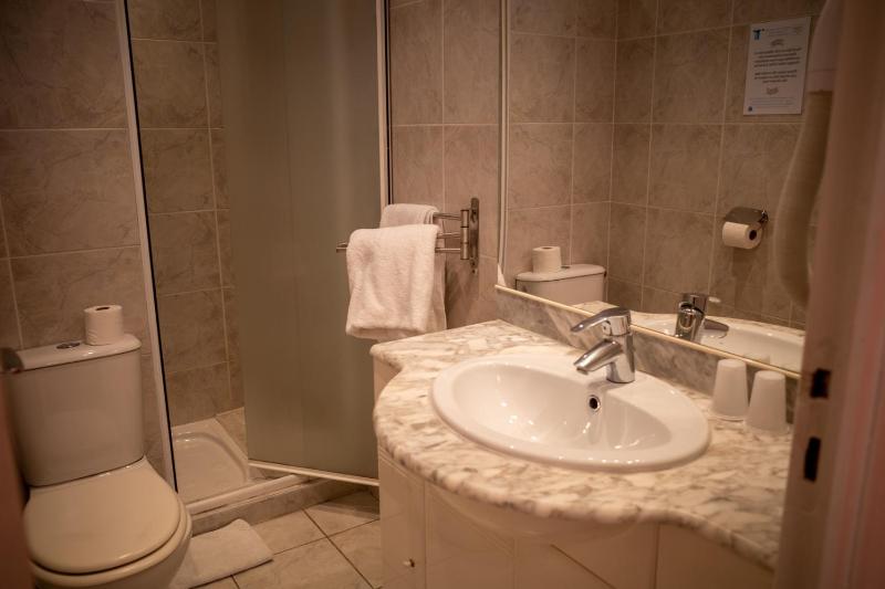 Standard Double Room image 4