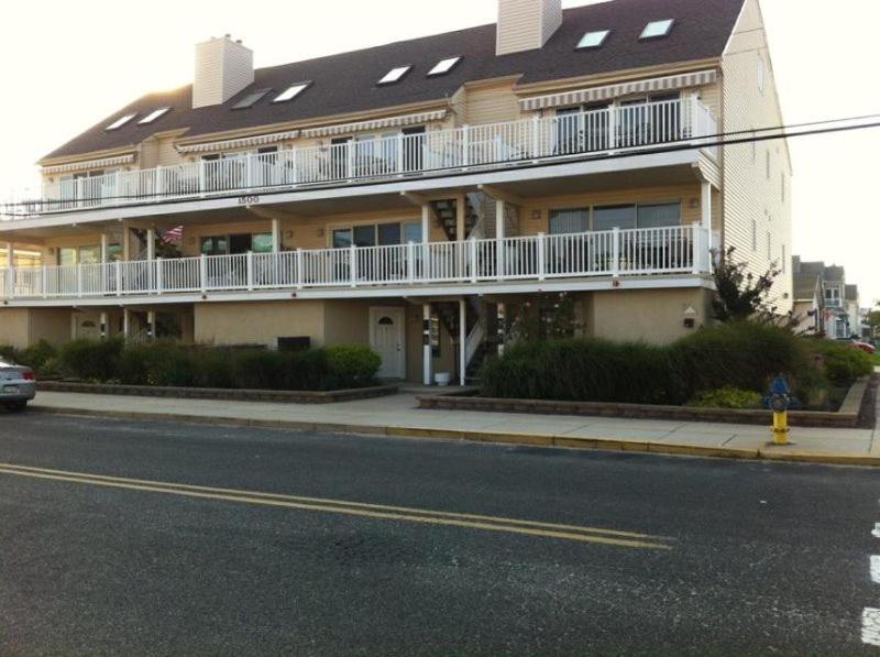 Three-Bedroom Condo image 1