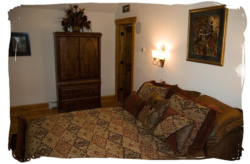 Deluxe King Suite image 4