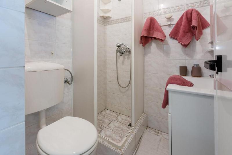 One-Bedroom Apartment with Terrace and Sea View image 3