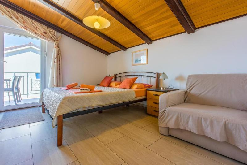 One-Bedroom Apartment with Terrace and Sea View image 3