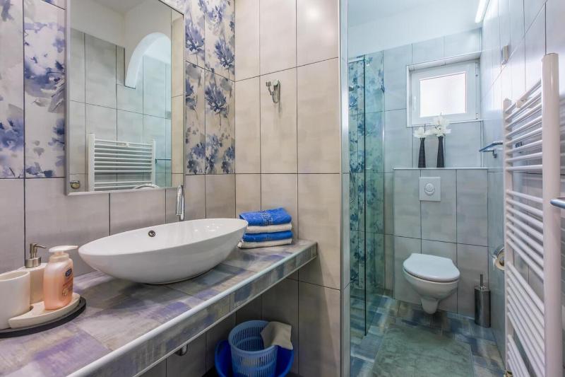 Two-Bedroom Apartment with Terrace and Sea View image 3
