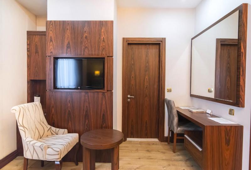 Triple Room image 2