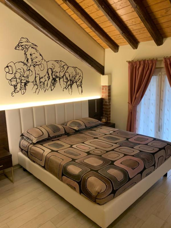 Double Room with Spa Bath image 2