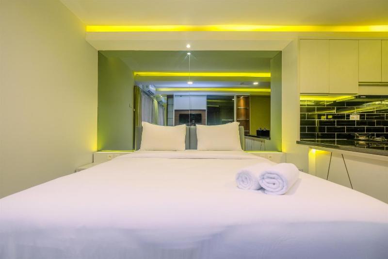 Elegant and Comfy Studio Amethyst Apartment By Travelio - image 6
