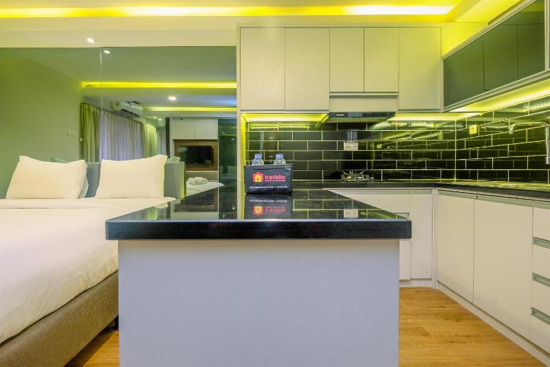 Elegant and Comfy Studio Amethyst Apartment By Travelio - image 9