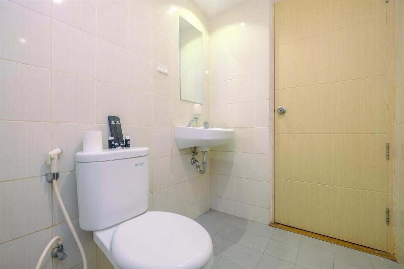 Elegant and Comfy Studio Amethyst Apartment By Travelio - image 14