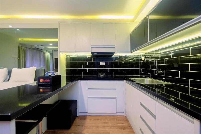 Elegant and Comfy Studio Amethyst Apartment By Travelio - image 12