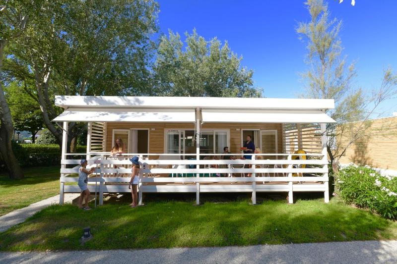 Executive Mobile Home - Pool Side image 1