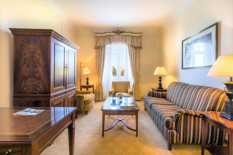 Executive Suite image 4