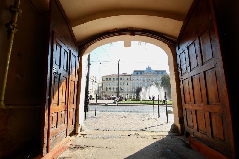 Romantic Lux Vivaldi Suite Svobode avenue 39 - image 12