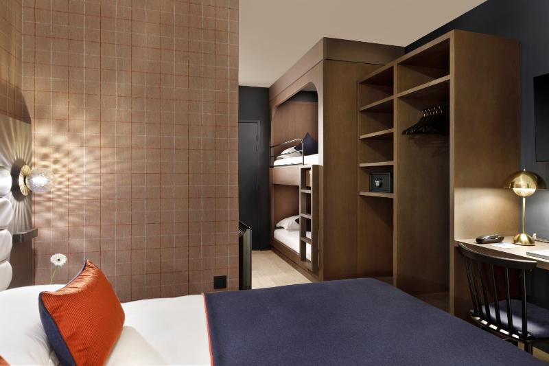 Family Room (2 Adults + 2 Children) image 1