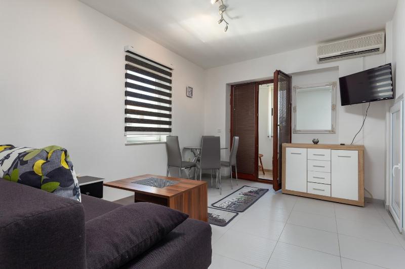 Apartments Smaila - image 10