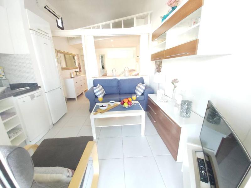 Central Sea View Apartment - image 13