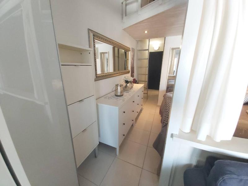 Central Sea View Apartment - image 7