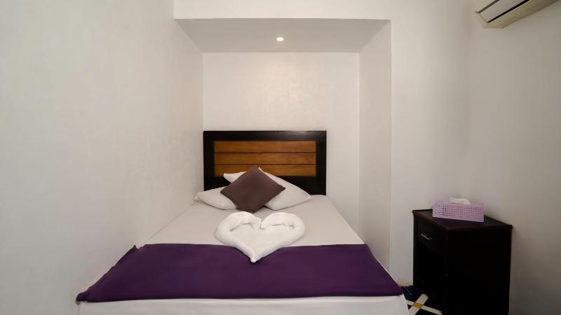 Budget single room with no view image 1