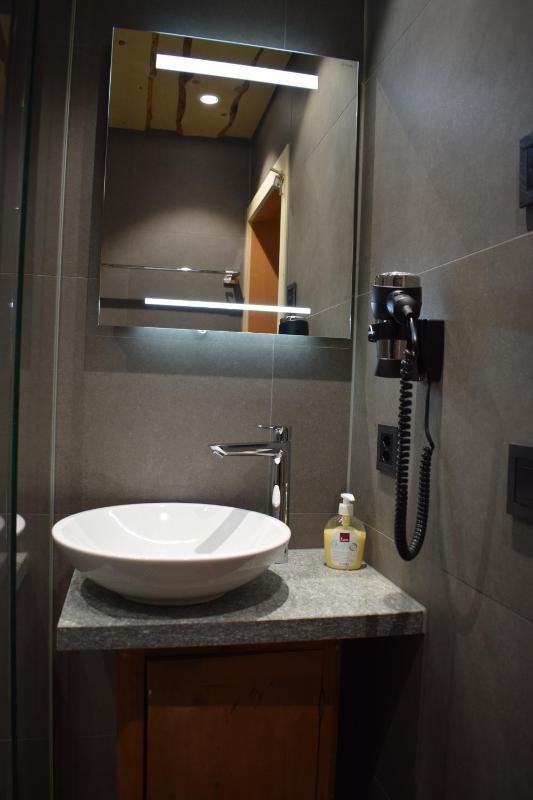 Double Room with Balcony image 4